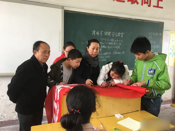 胡集小学清明节假前安全教育