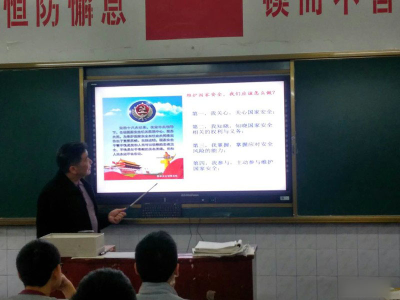 胡集高中安全教育宣传活动