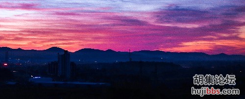 晓看天色暮看云……