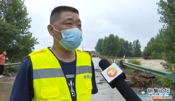 暴雨导致钟祥市双河镇安岭渡河水漫桥 道路交通中断