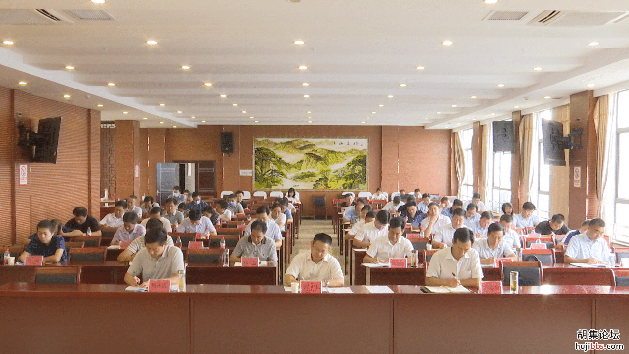 何平要求：织密防控网 把疫情防控责任落到实处