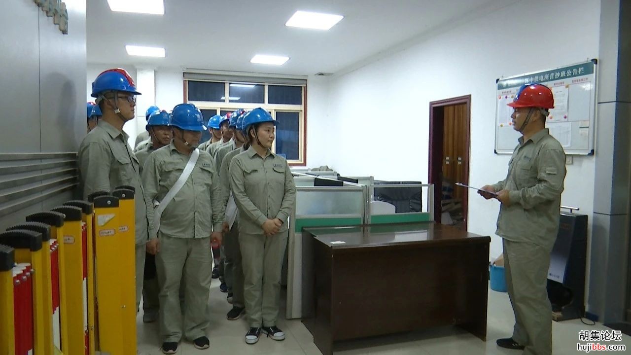 迎峰度夏保供电！奋战在高温下的真“汗”子！