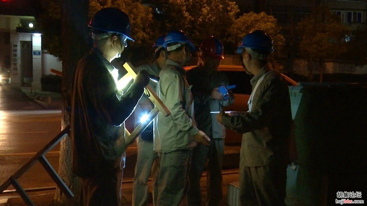 迎峰度夏保供电！奋战在高温下的真“汗”子！