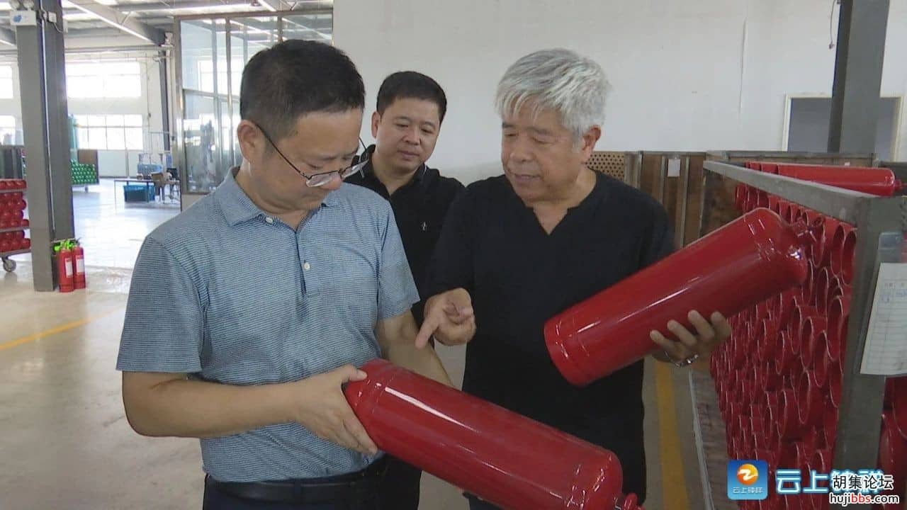 何平强调：招大引强 延链补链 推动经济稳步发展