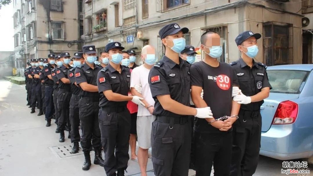 【扫黑除恶】多行不义必自毙！龚某保涉黑案30名被告一审...