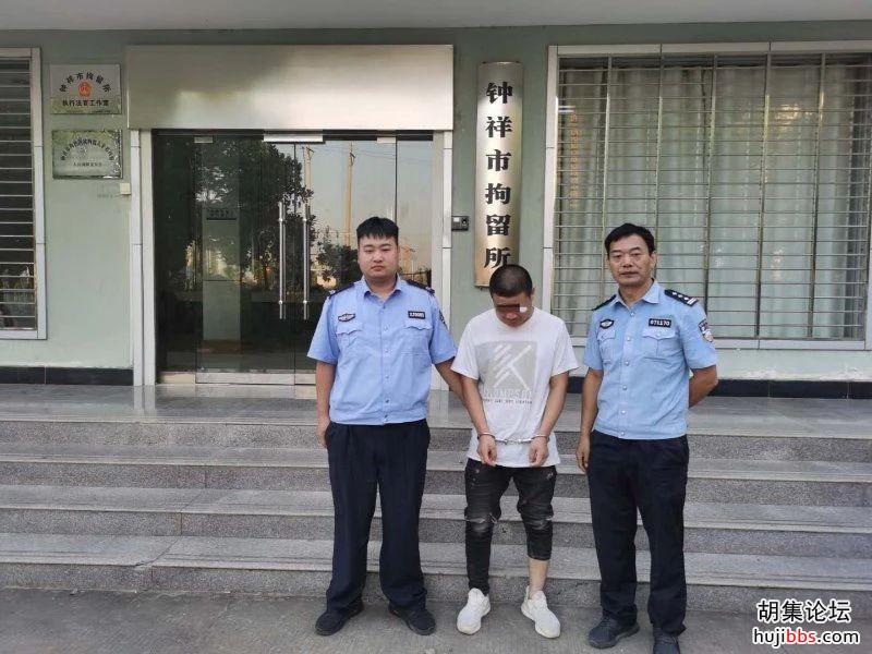 荆门一男子行为异常，家人大义灭亲报警！