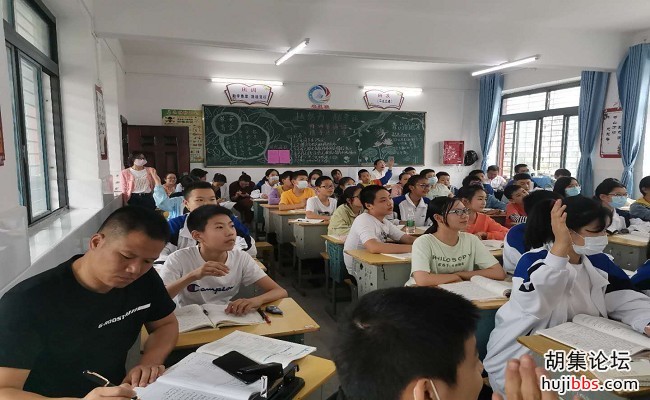 钟祥：胡集一中举行青年教师公开课教学月活动