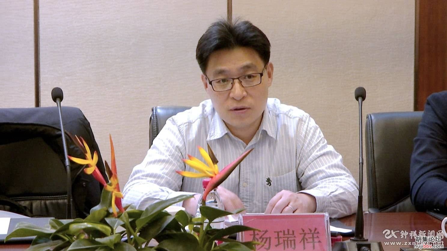 4-20101GG32ML.jpg
