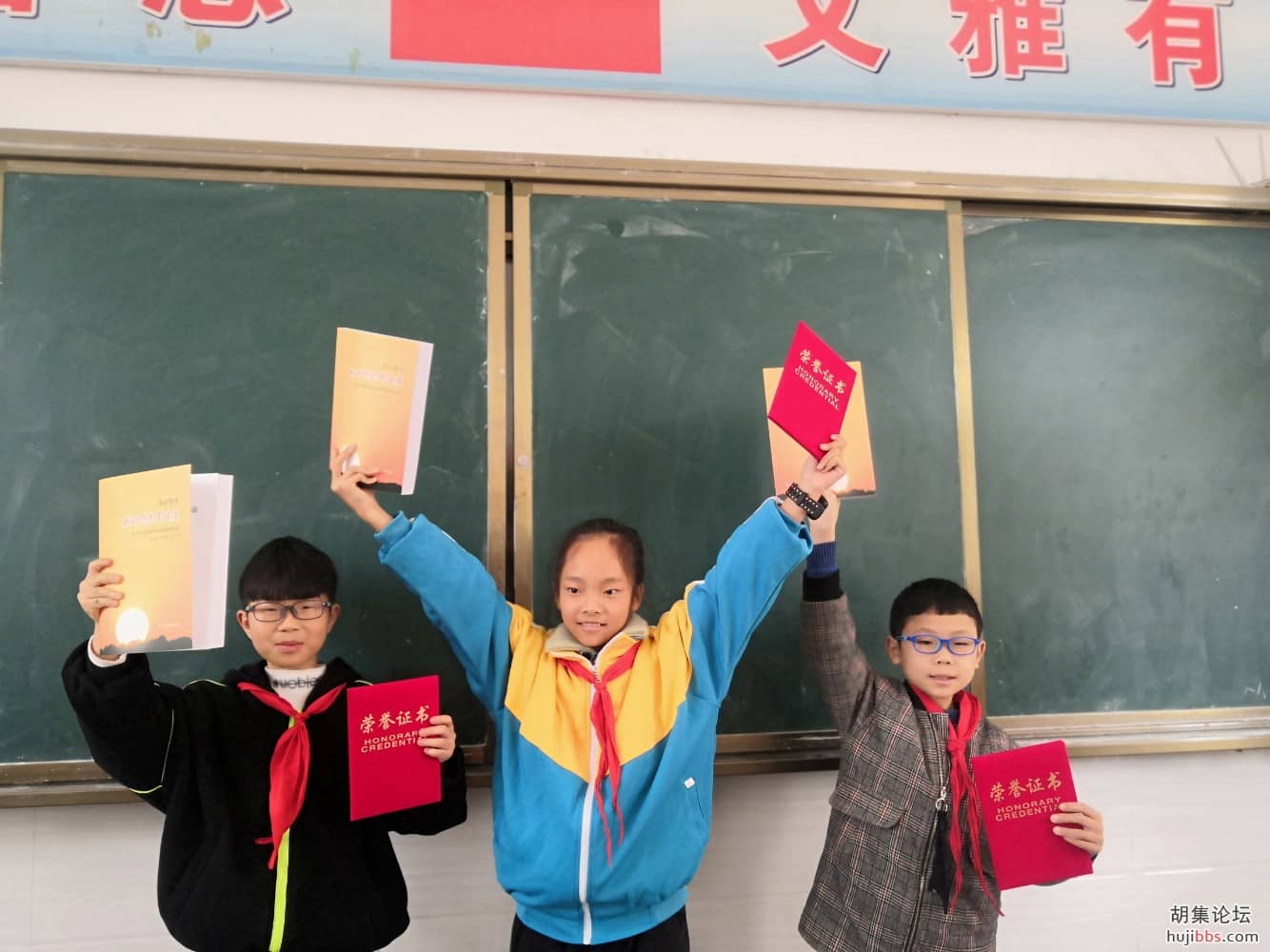 【胡集娃子优秀习作】我们的学校