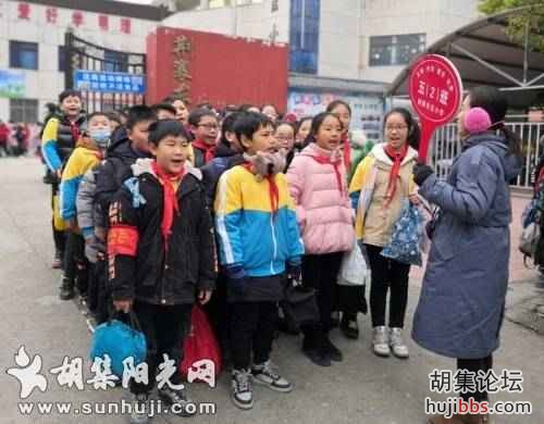 荆襄东区小学推行“路队文化”