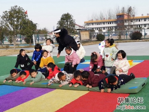 快市小学召开学习贯彻党的十九届五中全会精神宣讲会