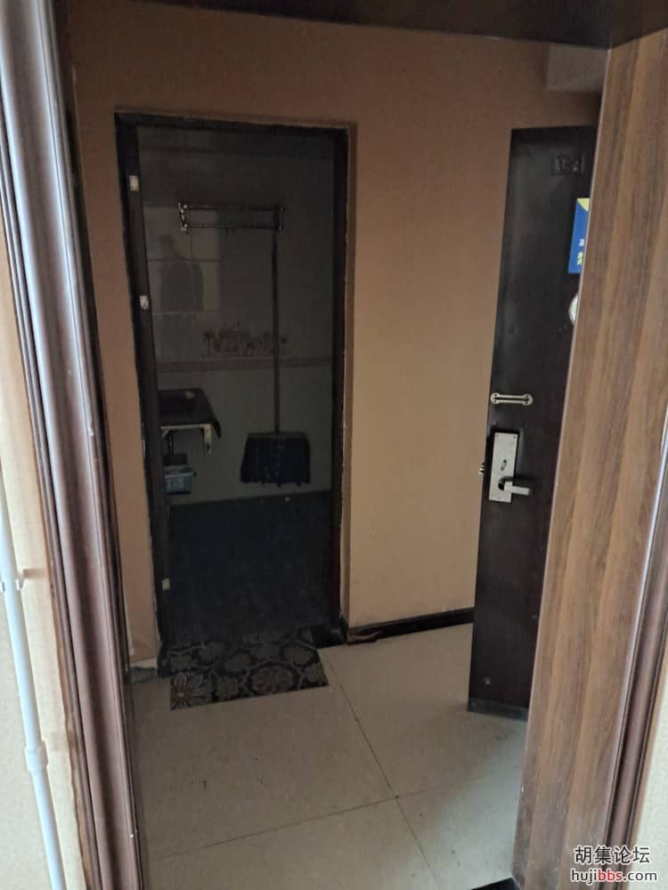 胡集小学旁房屋出住
