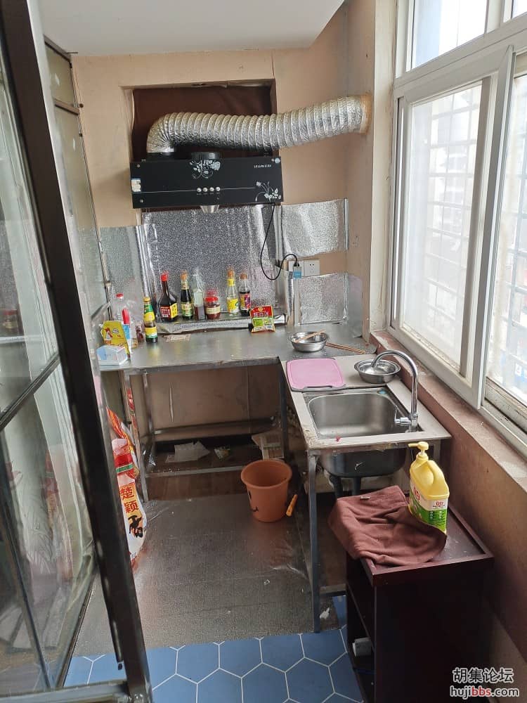 胡集小学旁房屋出住