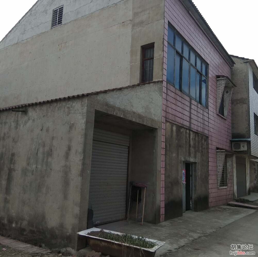 自住2层房屋出售(有车库)，楚天龙城对面