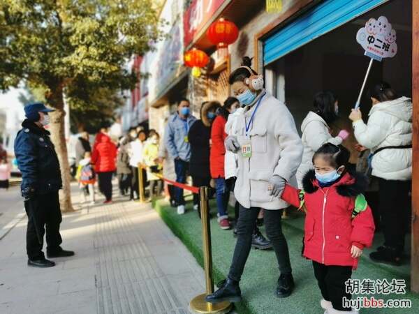 钟祥市胡集镇机关幼儿园喊话家长及幼儿：出门记得戴口罩