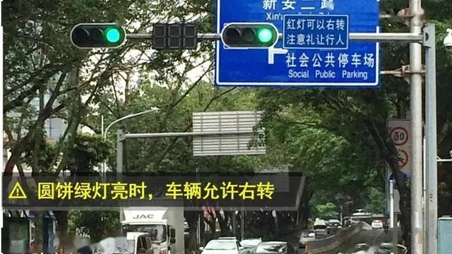 右转不用等红灯，为何还被扣6分？交警提醒：这4点不懂