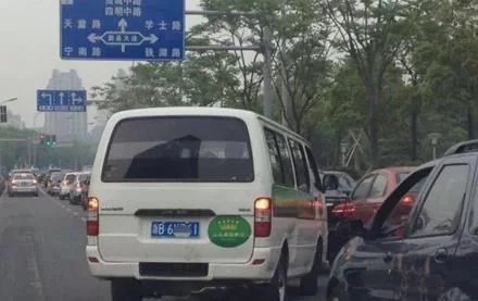 追尾一定是后车负全责？交警提醒：这4种情况前车全赔，