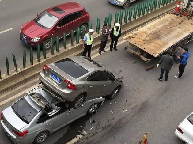 追尾一定是后车负全责？交警提醒：这4种情况前车全赔，