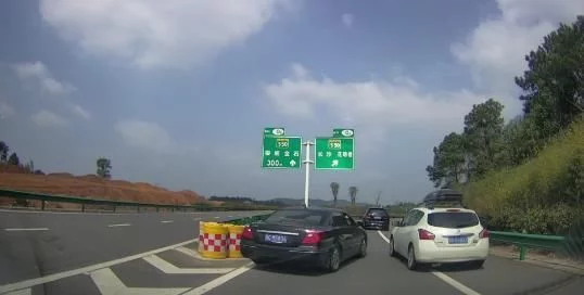 追尾一定是后车负全责？交警提醒：这4种情况前车全赔，