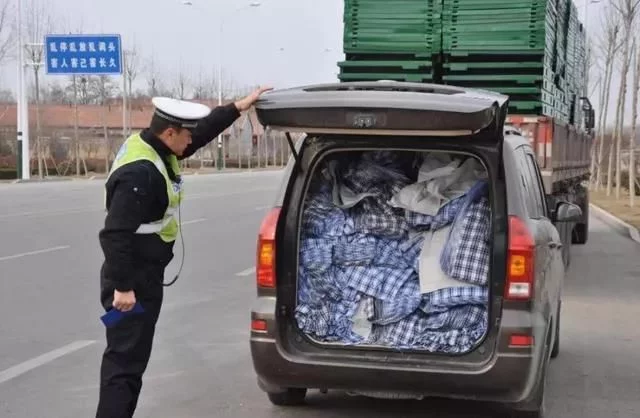 交警：春运严查私家车，车上带这4种东西最高扣12分