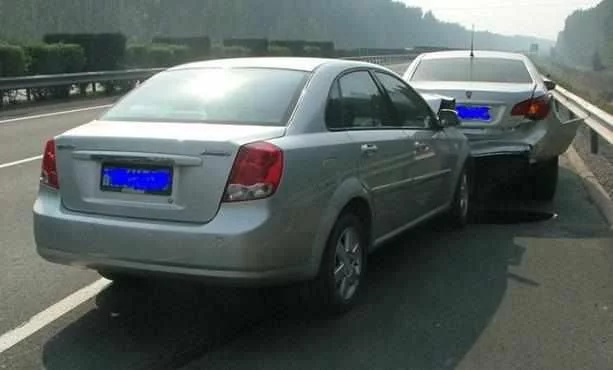 如何判断开车稳不稳？老师傅：不用看驾龄，看这5点就