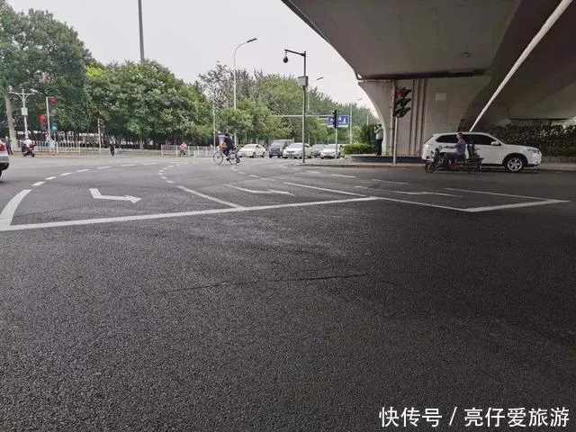 交警强调等红灯时，一定要注意这个地方，否则扣6分罚