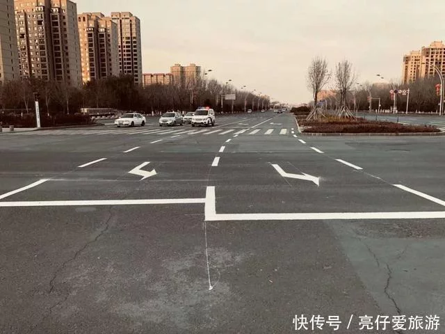 交警强调等红灯时，一定要注意这个地方，否则扣6分罚