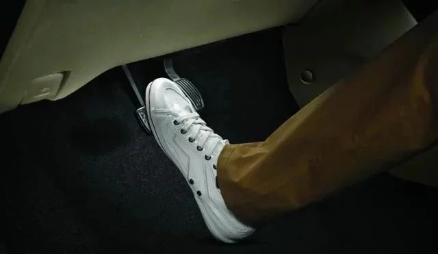 会刹车的才是好司机！看看这些刹车技巧你都会吗？