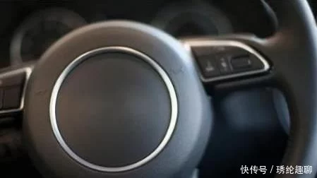 方向盘有个神奇的功能，提示你慢慢踩刹车！老司机都不...