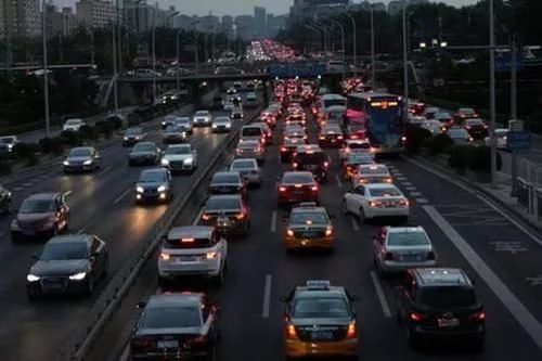 道路行车安全车距，究竟是多少？看完这几点，受益一生