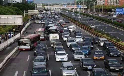道路行车安全车距，究竟是多少？看完这几点，受益一生