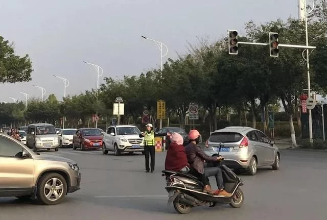 新手注意：8个让人“防不胜防”的冷交规，一不小心12分..