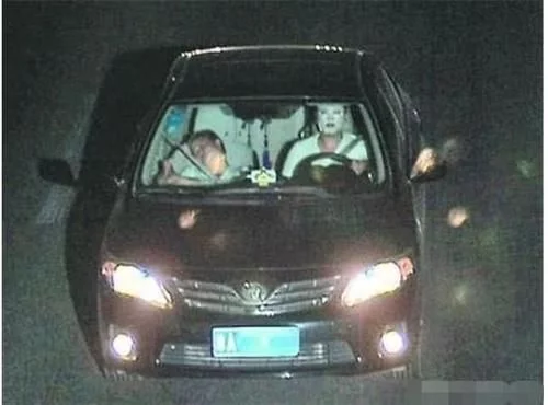 电子眼升级了！才上路就被拍，女车主：为啥拍的这么清