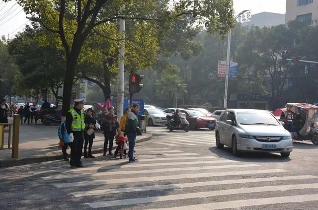 新手注意：8个让人“防不胜防”的冷交规，一不小心12分...