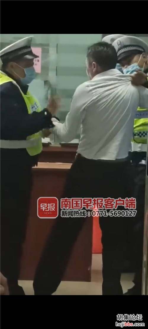 广西钦州一局长疑似酒后驾车拒绝配合交警工作，当地纪
