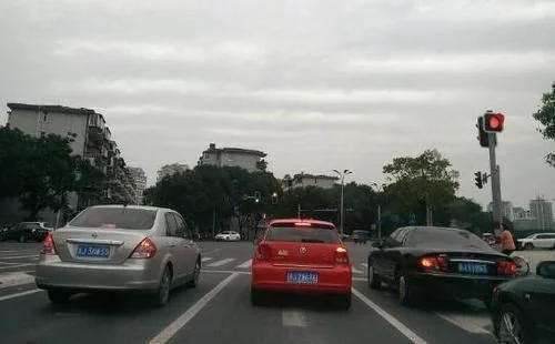 这4个从驾校带出来的坏习惯，一定要及时改掉，不然上路