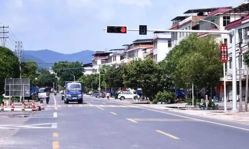交警通知：更换新型红绿灯，车主看不懂，半个月扣掉12分