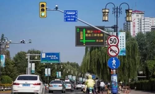 交警通知：更换新型红绿灯，车主看不懂，半个月扣掉12分
