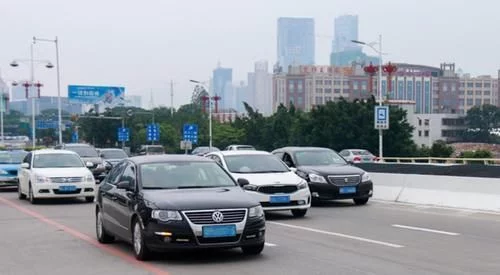 交警通知：更换新型红绿灯，车主看不懂，半个月扣掉12分