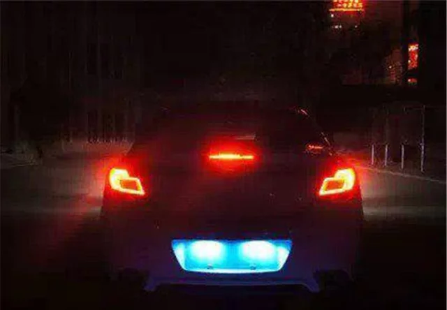 车灯暗语”都不懂，上路开车危险大，学一学灯光交流的意