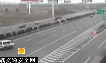 变道时「警示」千万别忘了这件事，否则分分钟有致命危