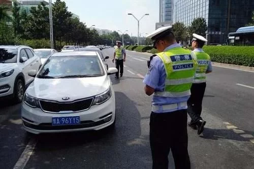 开车有这5个行为，是成"路怒症"的前兆，应立即制止！