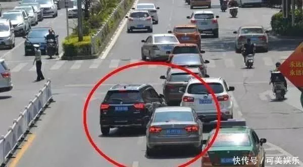 前车故意加塞，后车没踩刹车直接撞上去，谁该负全责