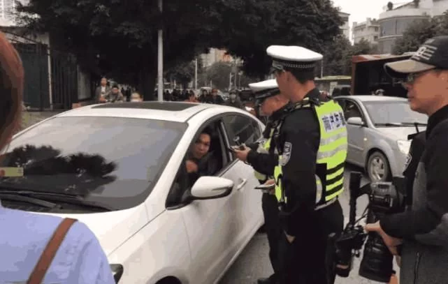 车主们注意了，以后这五类驾驶证每年必审，别等被吊销..