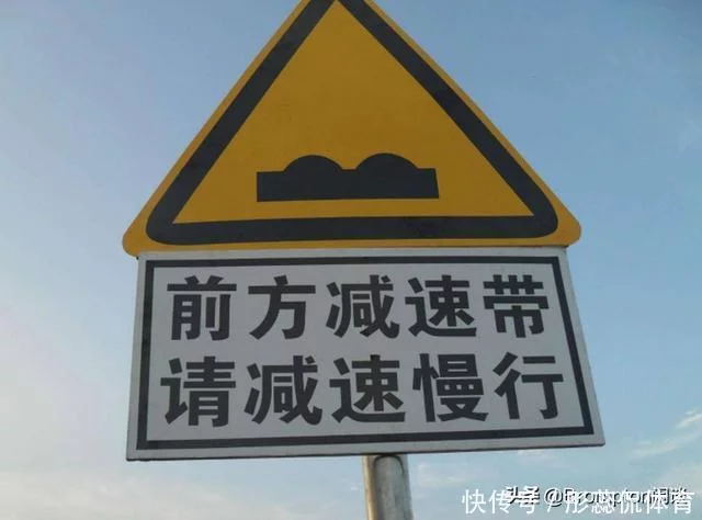 右转不用等红灯，为什么还扣我6分？交警：只因你疏忽了
