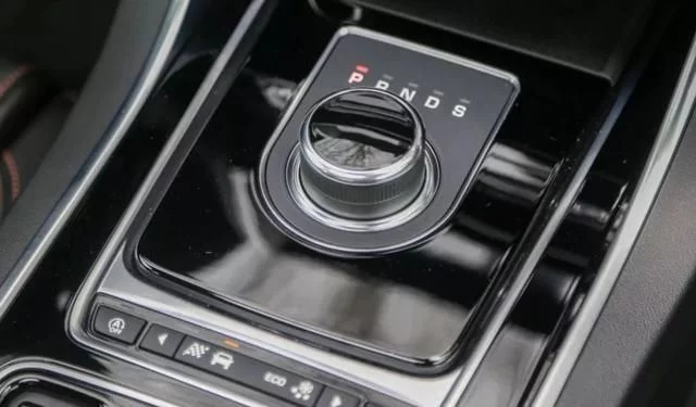跑高速究竟用“S”挡还是“D”挡交警再说一次，记住了