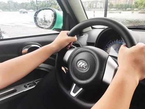 坐别人的车，不要做的4件“蠢事”，别让自己成为别人讨...