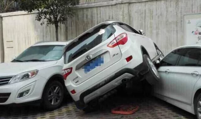 开车时这三个瞬间很重要，千万别犹豫，驾驶的习惯和意.