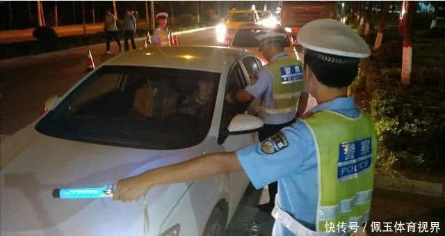 喝完酒可不可以在车里睡觉？交警：睡觉可以，需满足这2