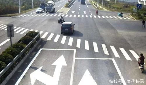 跟着大车挡住了视线闯了红灯，算不算违章？交警：再说.